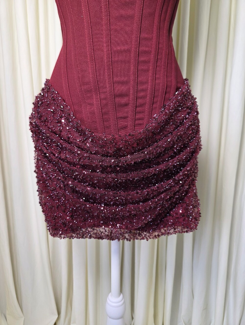 Minivestido Yeona - Borgoña BABYBOO FASHION NWT $241 - Picture 4 of 16